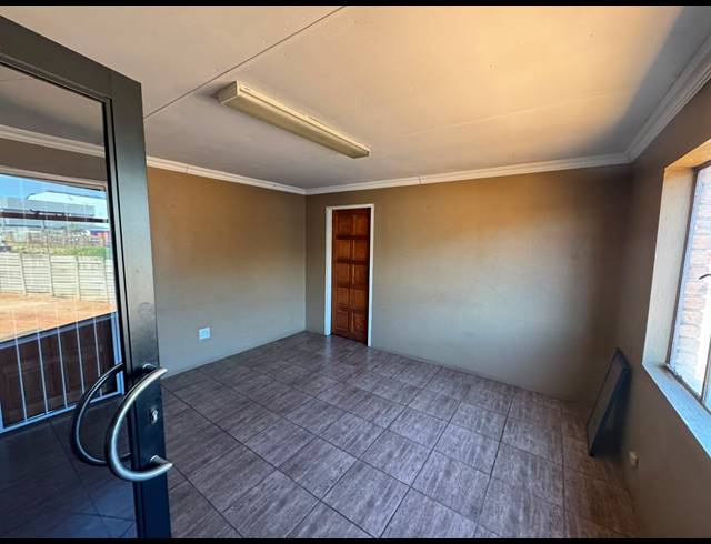 150M² WAREHOUSE TO LET IN CHLOORKOP
